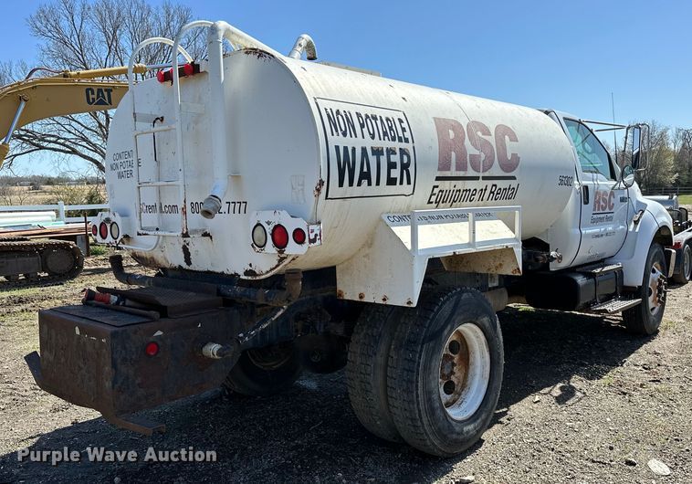 image for item OM9962 2005 Ford F750 Super Duty water truck