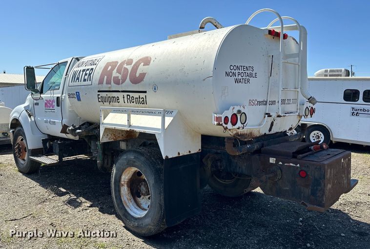 image for item OM9962 2005 Ford F750 Super Duty water truck