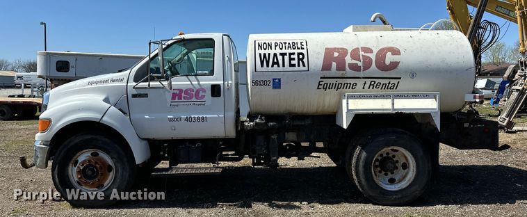 image for item OM9962 2005 Ford F750 Super Duty water truck