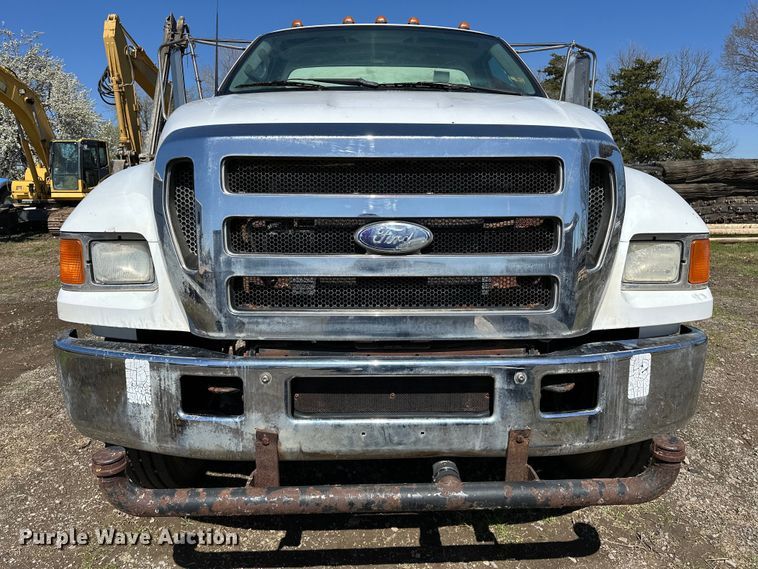 image for item OM9962 2005 Ford F750 Super Duty water truck