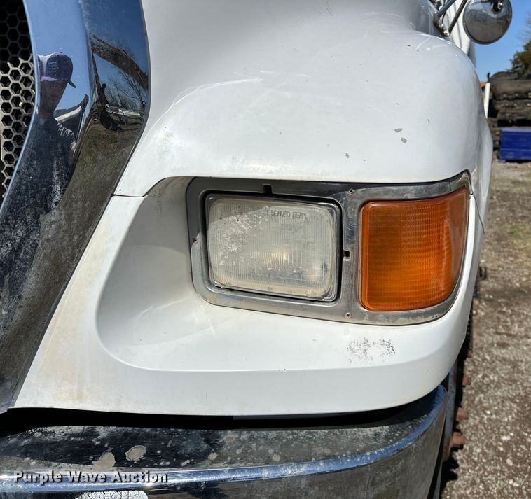 image for item OM9962 2005 Ford F750 Super Duty water truck