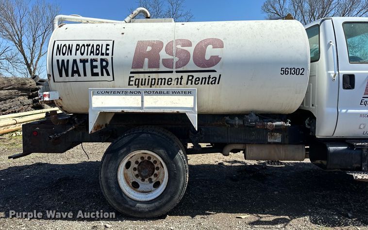 image for item OM9962 2005 Ford F750 Super Duty water truck