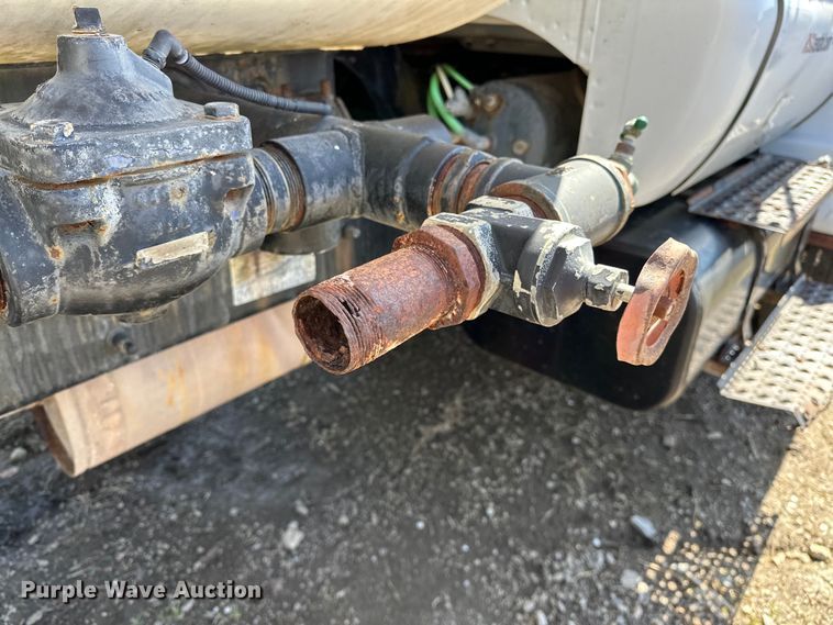 image for item OM9962 2005 Ford F750 Super Duty water truck