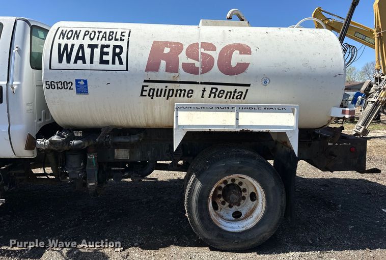 image for item OM9962 2005 Ford F750 Super Duty water truck