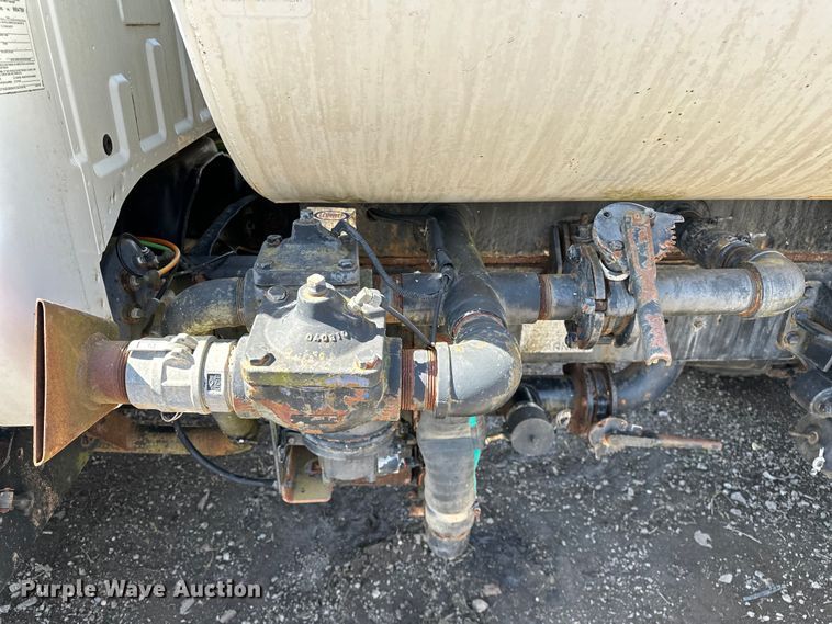 image for item OM9962 2005 Ford F750 Super Duty water truck