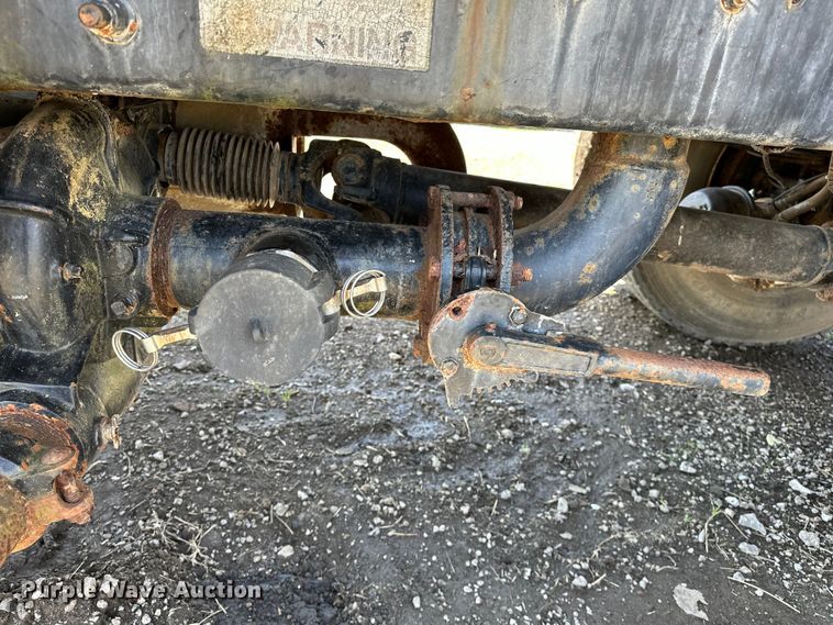 image for item OM9962 2005 Ford F750 Super Duty water truck