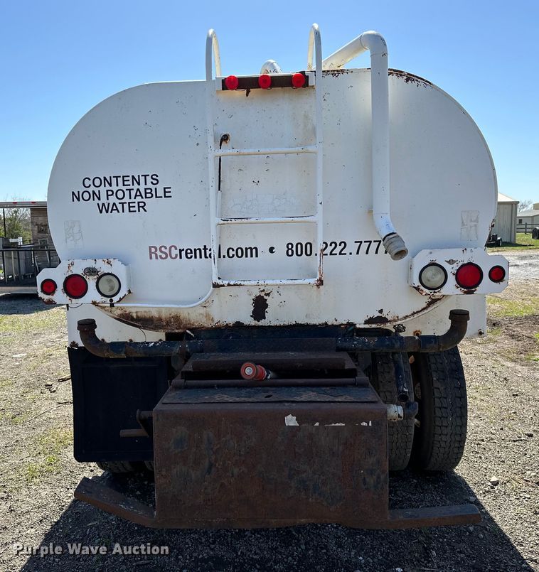 image for item OM9962 2005 Ford F750 Super Duty water truck