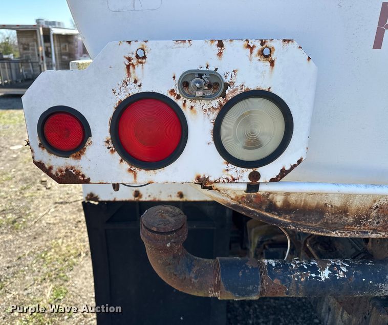 image for item OM9962 2005 Ford F750 Super Duty water truck