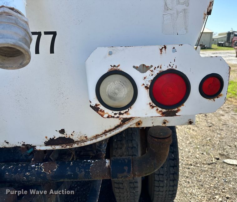 image for item OM9962 2005 Ford F750 Super Duty water truck