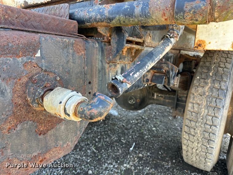 image for item OM9962 2005 Ford F750 Super Duty water truck