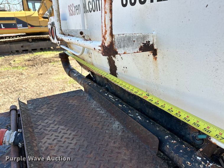 image for item OM9962 2005 Ford F750 Super Duty water truck