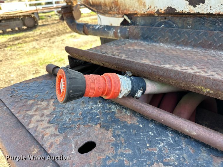 image for item OM9962 2005 Ford F750 Super Duty water truck