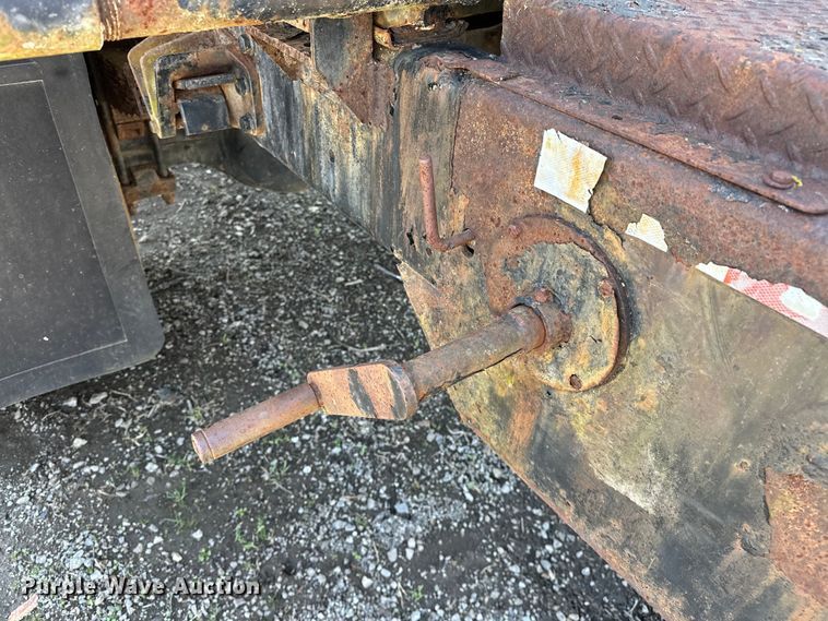 image for item OM9962 2005 Ford F750 Super Duty water truck