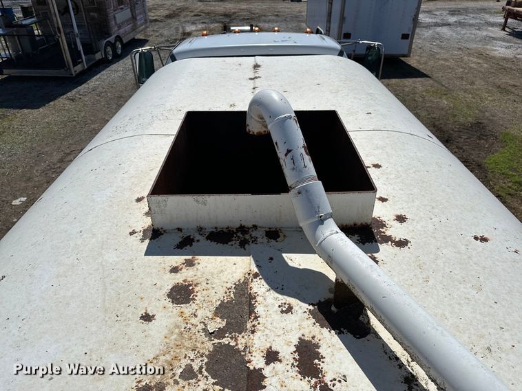 image for item OM9962 2005 Ford F750 Super Duty water truck