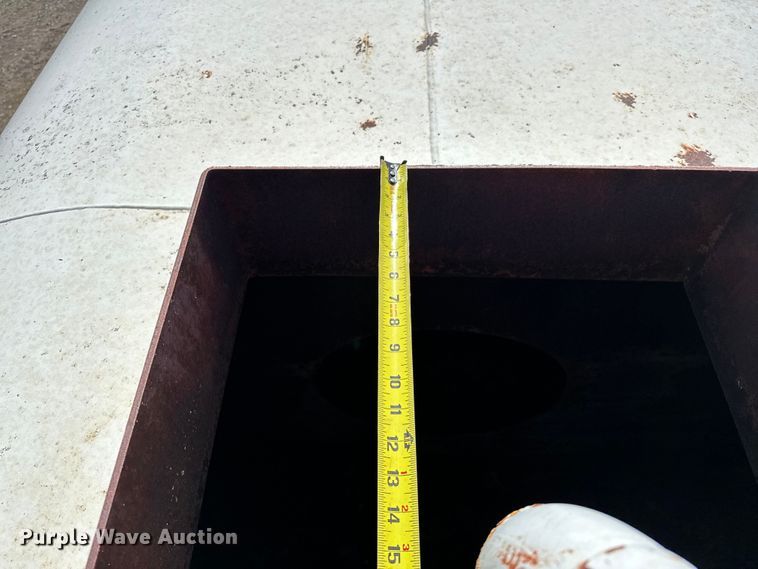 image for item OM9962 2005 Ford F750 Super Duty water truck