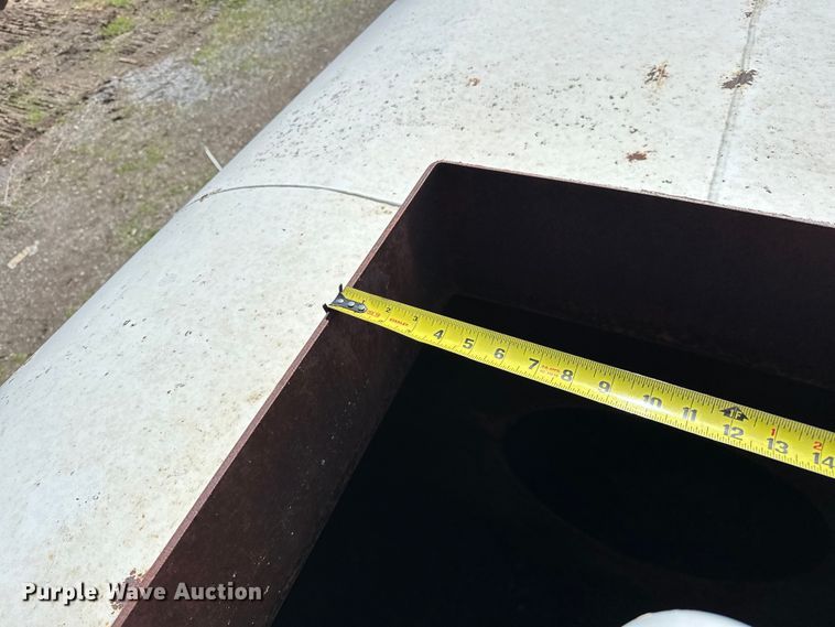 image for item OM9962 2005 Ford F750 Super Duty water truck