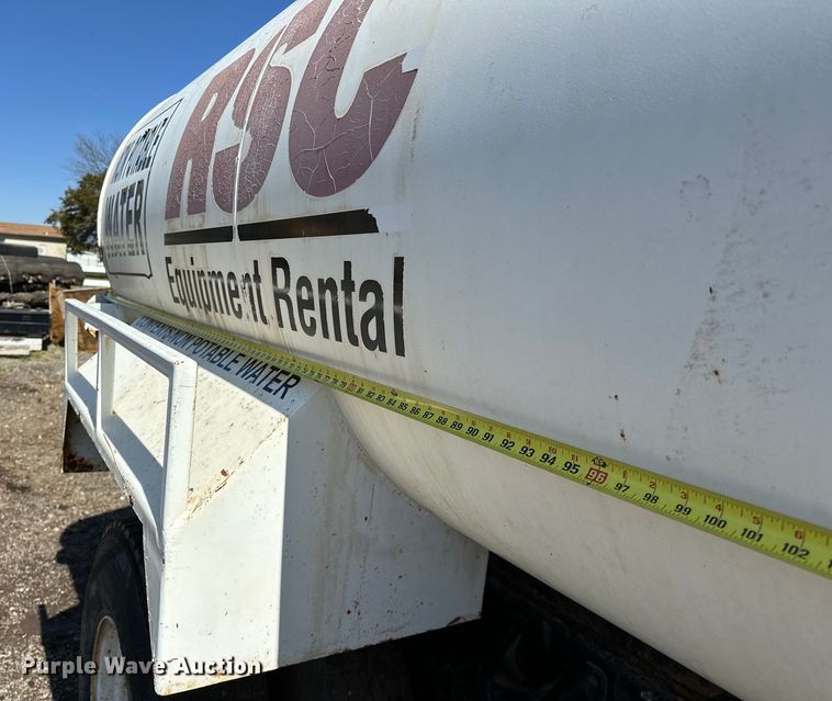 image for item OM9962 2005 Ford F750 Super Duty water truck