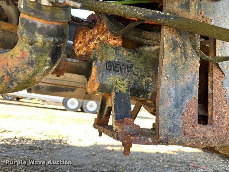 image for item OM9962 2005 Ford F750 Super Duty water truck