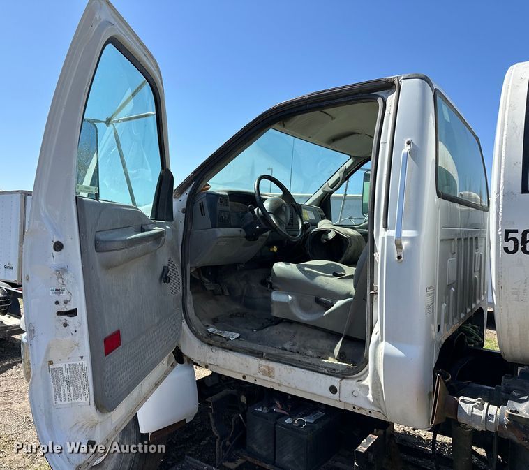image for item OM9962 2005 Ford F750 Super Duty water truck