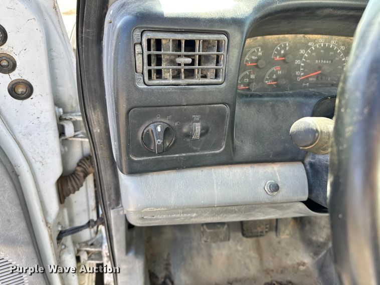 image for item OM9962 2005 Ford F750 Super Duty water truck