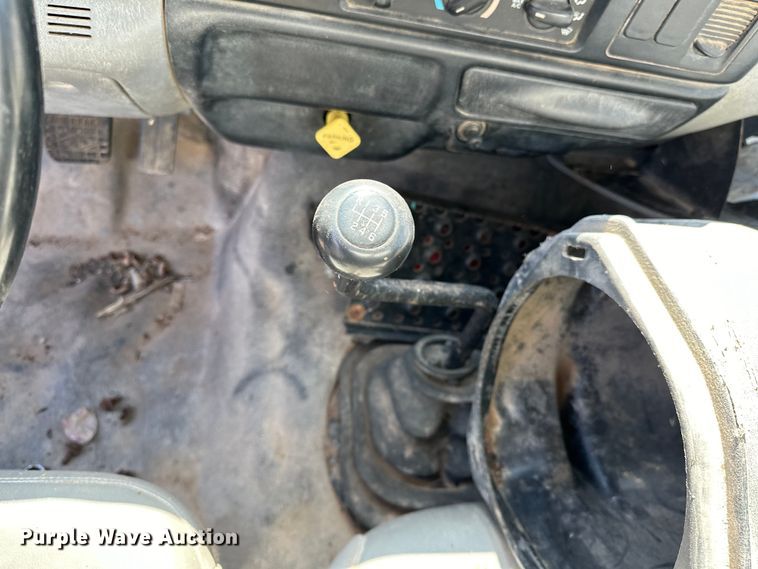 image for item OM9962 2005 Ford F750 Super Duty water truck