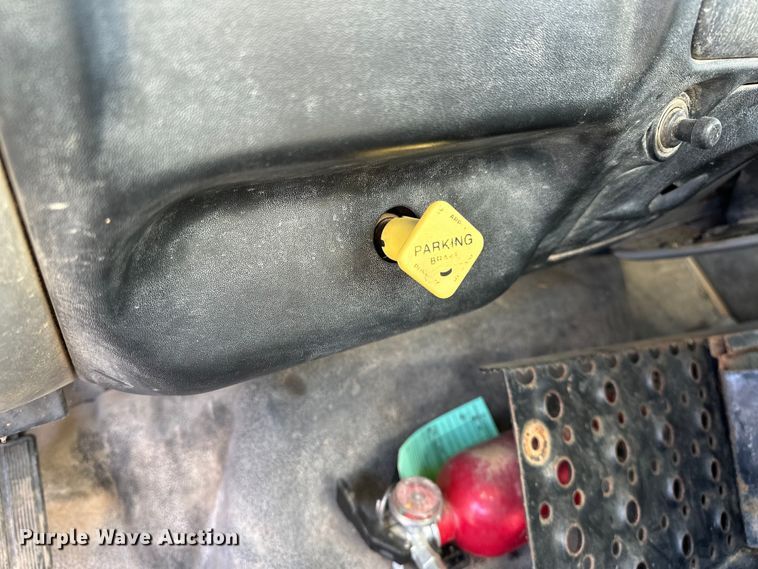 image for item OM9962 2005 Ford F750 Super Duty water truck