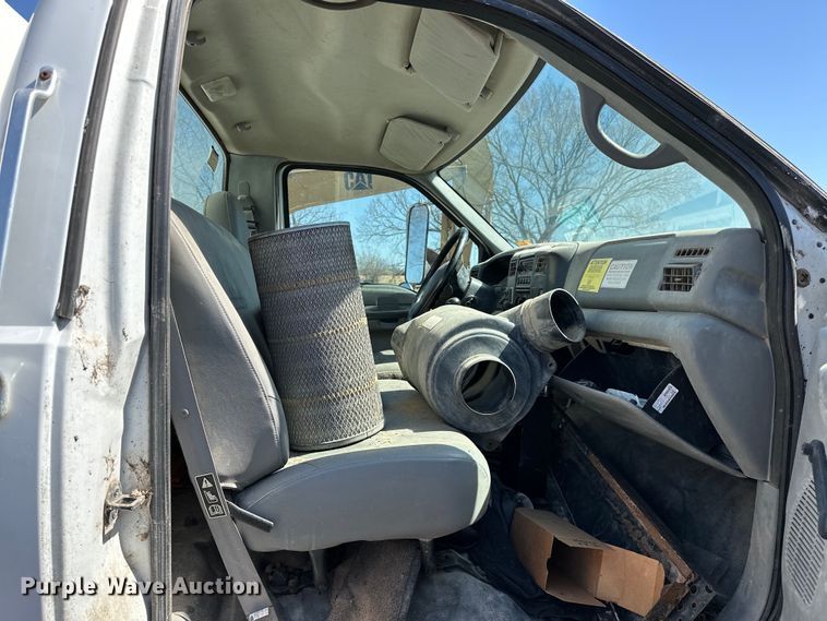 image for item OM9962 2005 Ford F750 Super Duty water truck