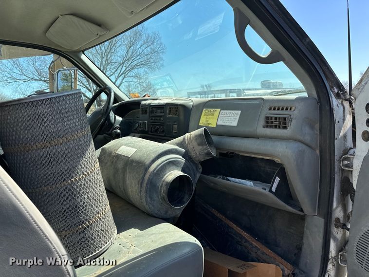 image for item OM9962 2005 Ford F750 Super Duty water truck