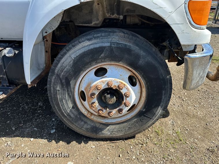 image for item OM9962 2005 Ford F750 Super Duty water truck