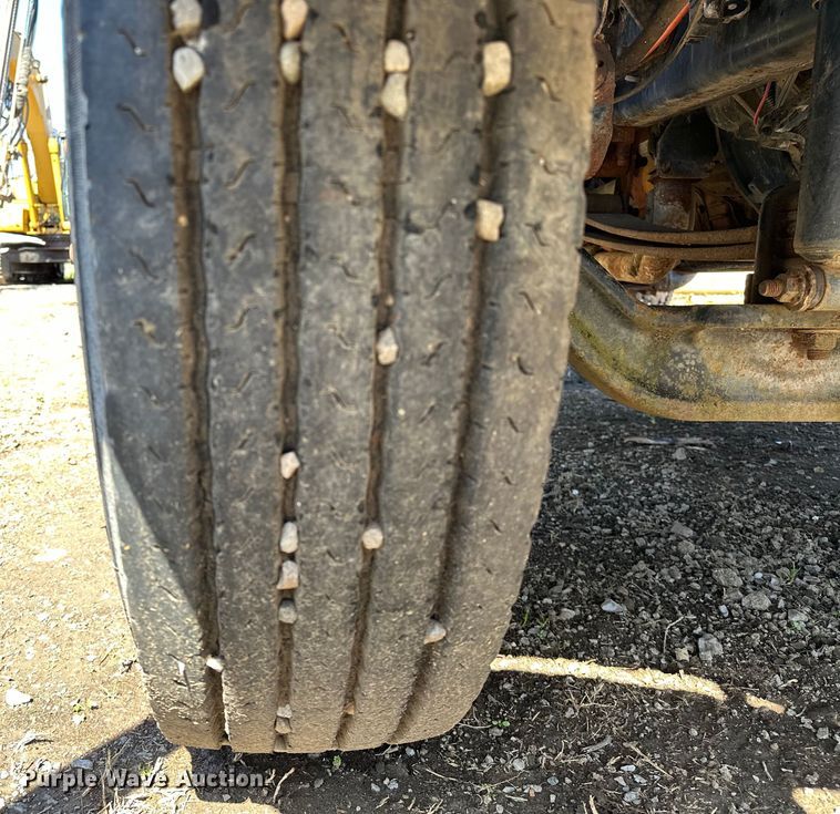 image for item OM9962 2005 Ford F750 Super Duty water truck