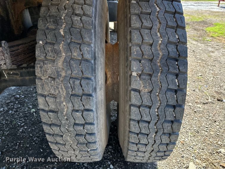 image for item OM9962 2005 Ford F750 Super Duty water truck