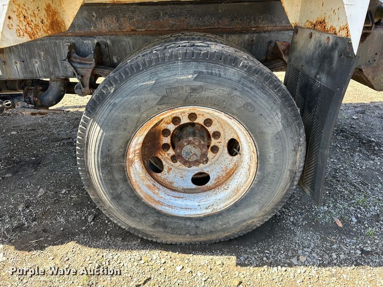 image for item OM9962 2005 Ford F750 Super Duty water truck