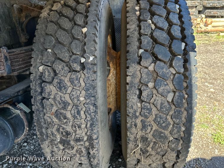 image for item OM9962 2005 Ford F750 Super Duty water truck