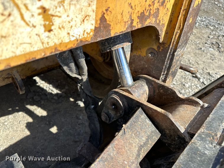 image for item OM9966 2011 Caterpillar  299C tracked skid steer loader