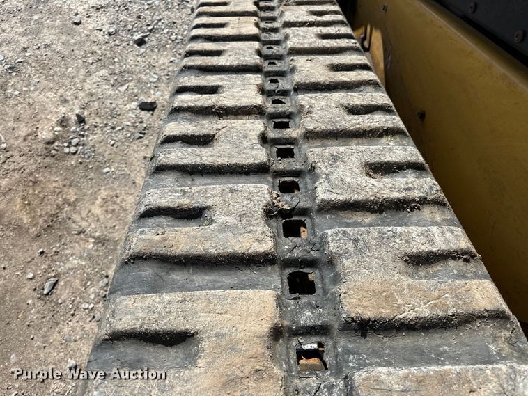 image for item OM9966 2011 Caterpillar  299C tracked skid steer loader