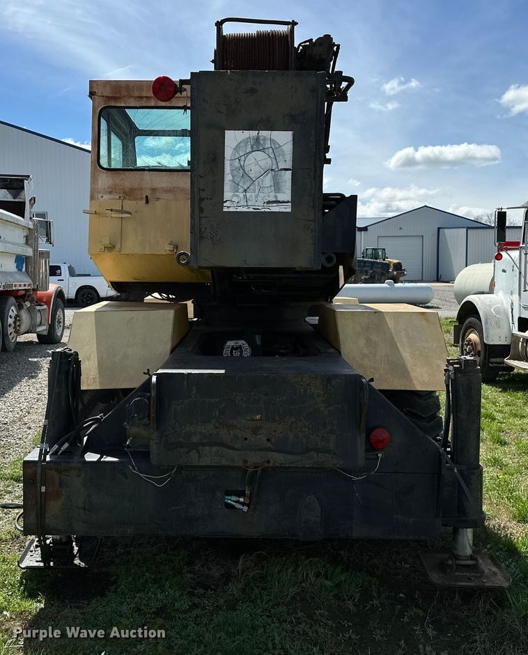 image for item OM9992 1981 P&H  Omega 20 crane