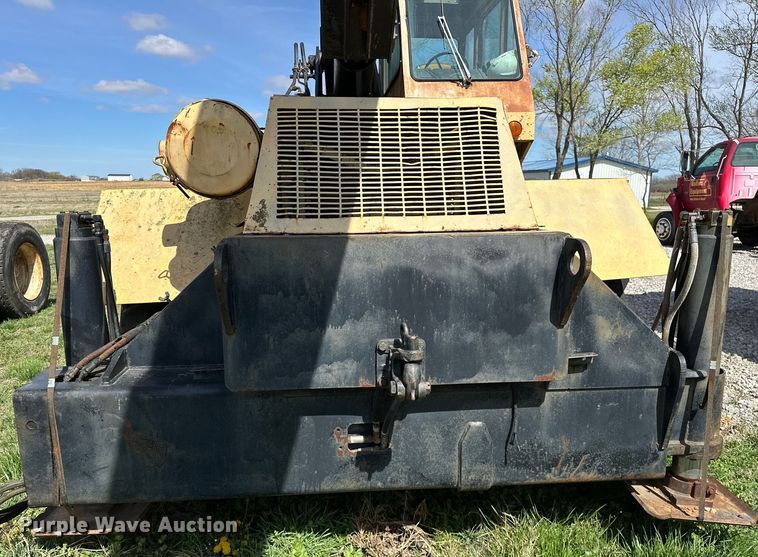 image for item OM9992 1981 P&H  Omega 20 crane