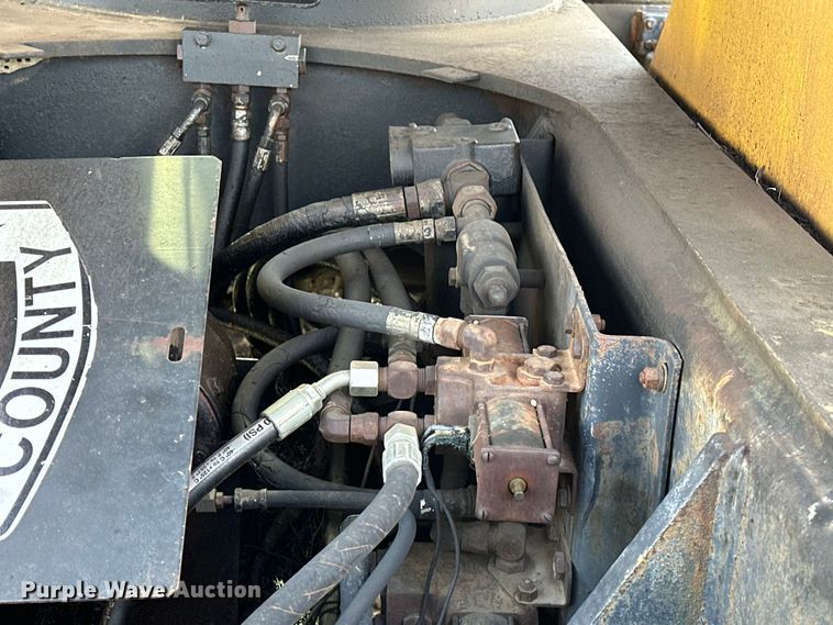 image for item OM9992 1981 P&H  Omega 20 crane