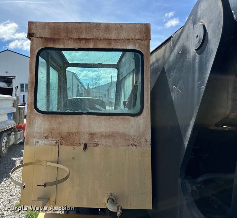 image for item OM9992 1981 P&H  Omega 20 crane