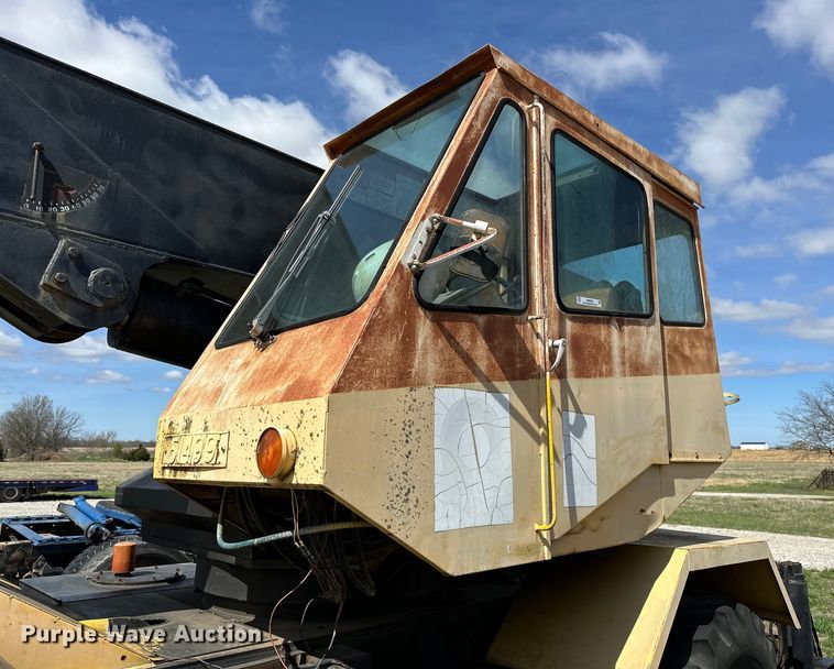 image for item OM9992 1981 P&H  Omega 20 crane