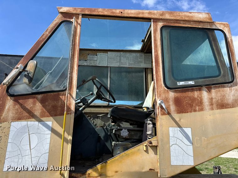 image for item OM9992 1981 P&H  Omega 20 crane