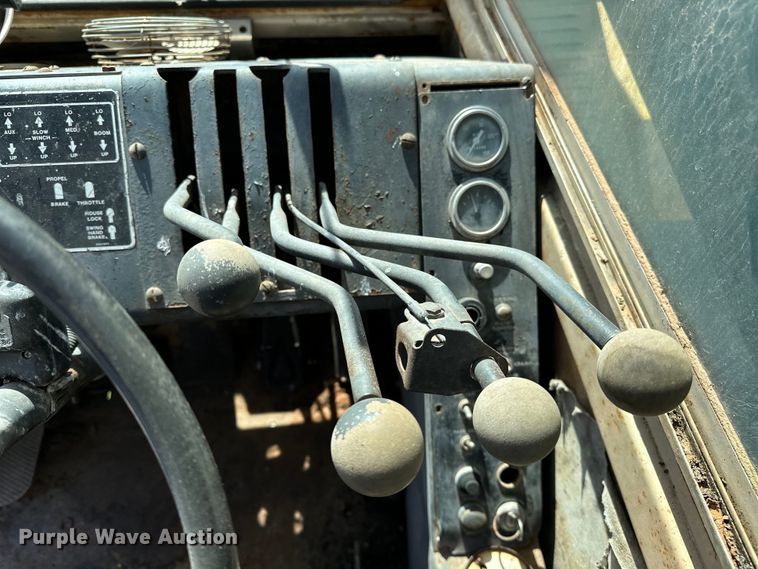 image for item OM9992 1981 P&H  Omega 20 crane