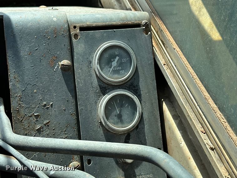 image for item OM9992 1981 P&H  Omega 20 crane