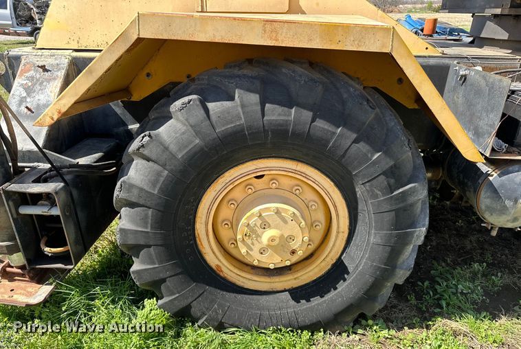 image for item OM9992 1981 P&H  Omega 20 crane