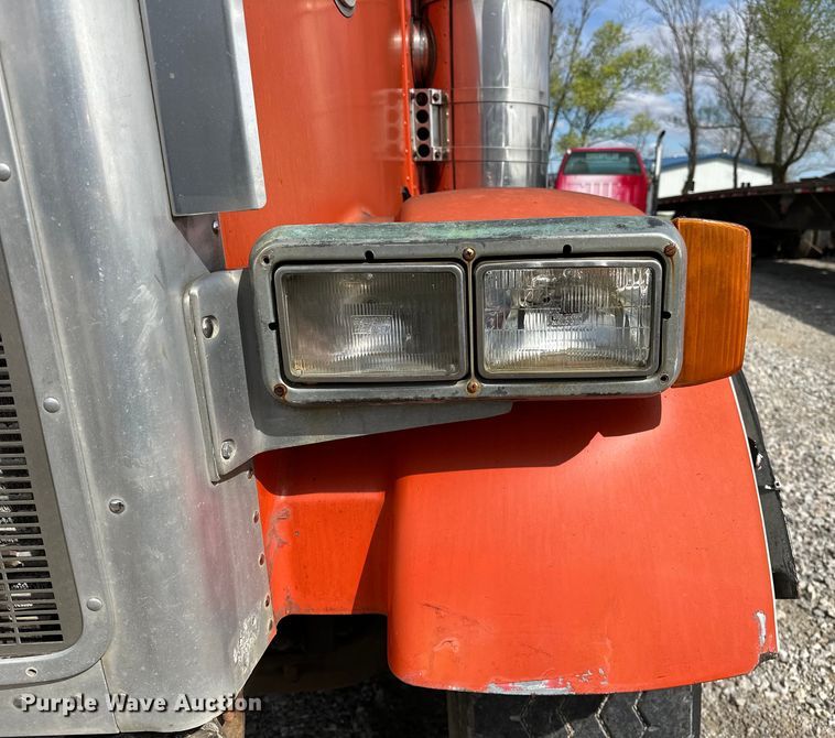 image for item OM9996 1996 Peterbilt  357 dump truck