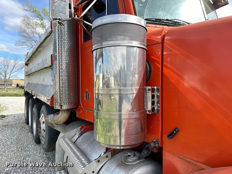 image for item OM9996 1996 Peterbilt  357 dump truck
