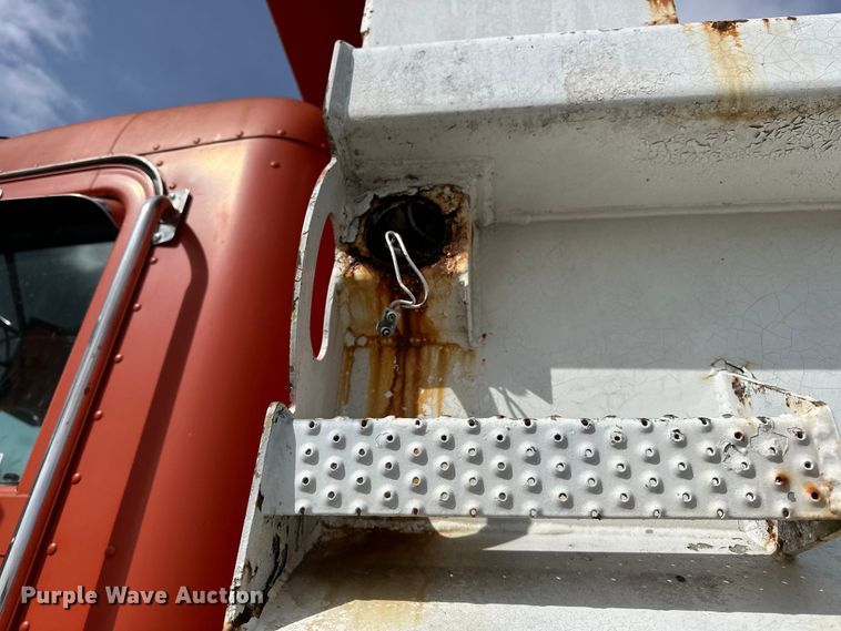 image for item OM9996 1996 Peterbilt  357 dump truck