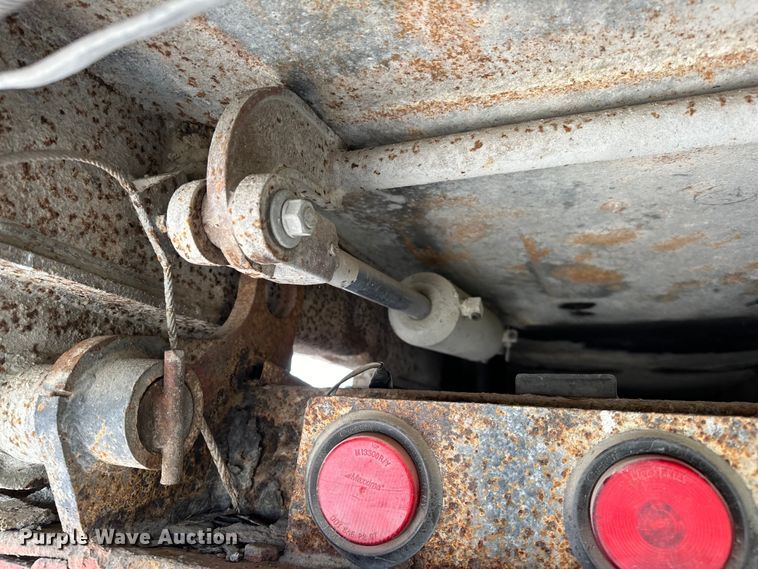 image for item OM9996 1996 Peterbilt  357 dump truck