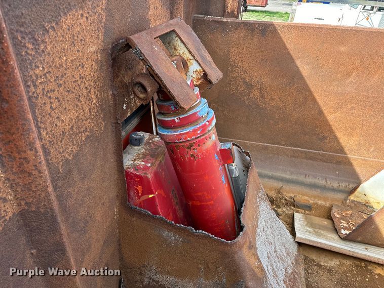 image for item OM9996 1996 Peterbilt  357 dump truck