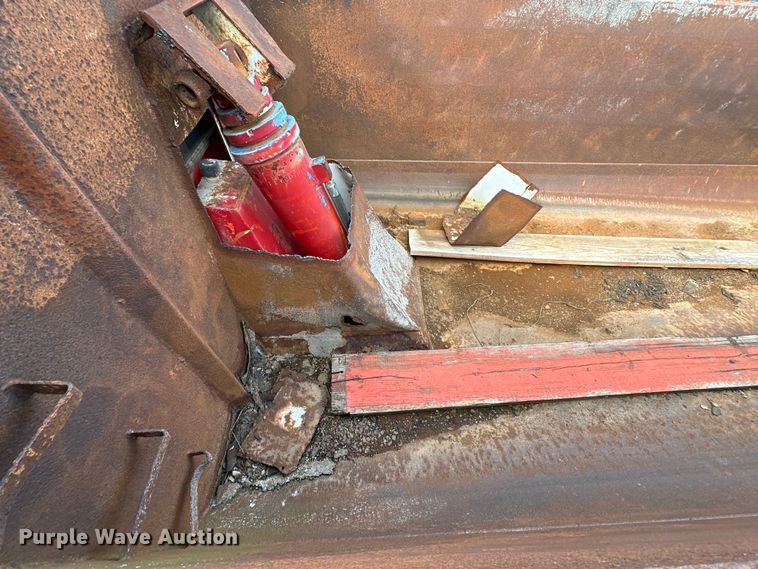 image for item OM9996 1996 Peterbilt  357 dump truck